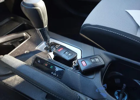 2018 Toyota Rav4 Xle from USA, damaged, VIN JTMWFREV8JJ188411